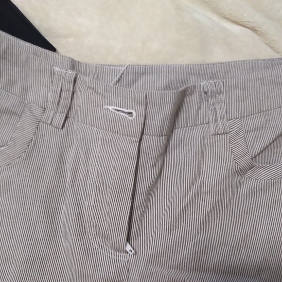 CUTE DRESS BERMUDA SHORTS- LOOKS GREAT FOR WORK WITH HEELS - Picture 5 of 6